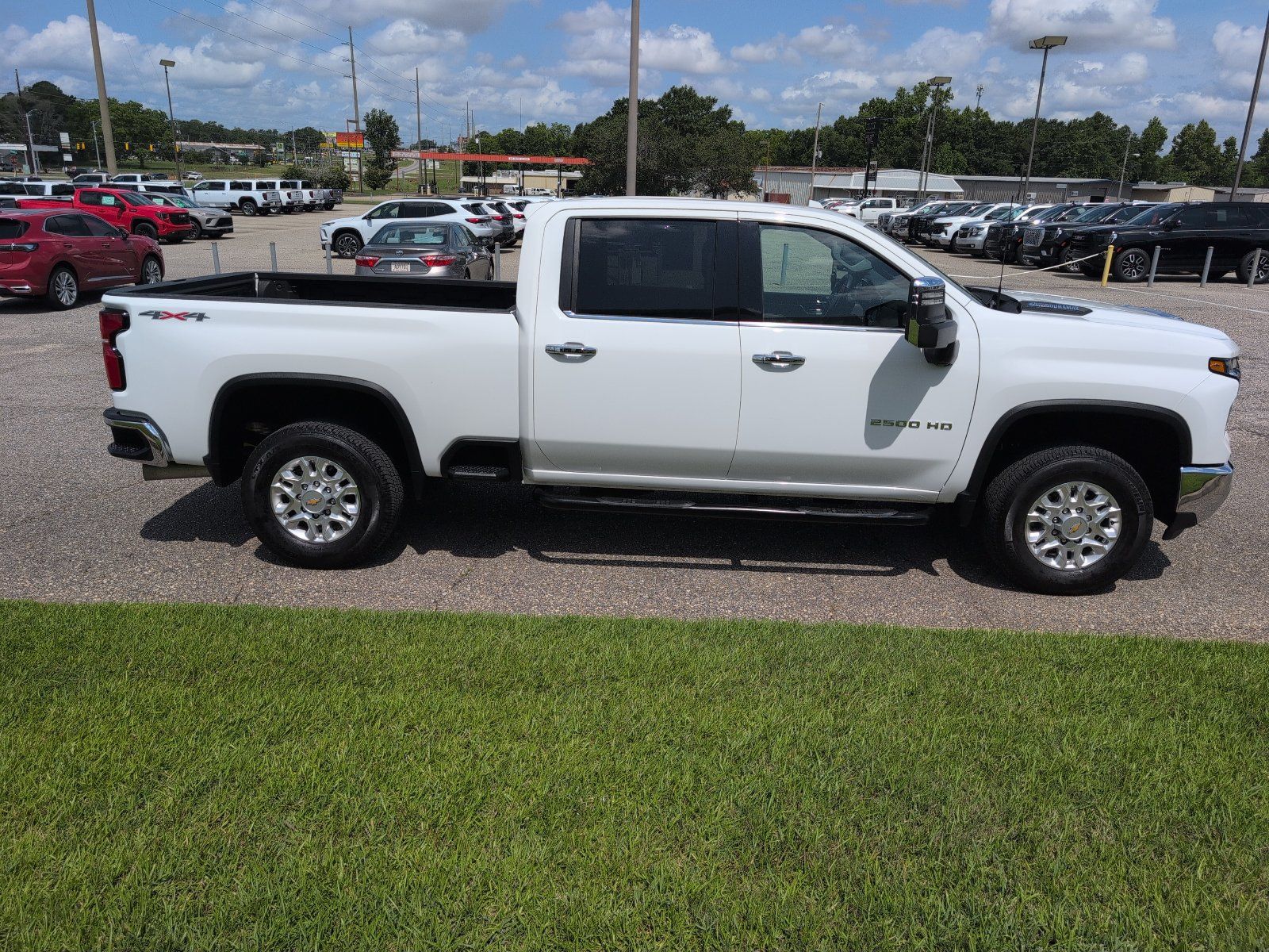 Used 2025 Chevrolet Silverado 2500 LTZ w/ LTZ Convenience Package AWD/4WD image 7