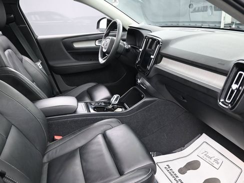 Used 2024 Volvo XC40 B5 Ultimate w/ Protection Package Premier image 36