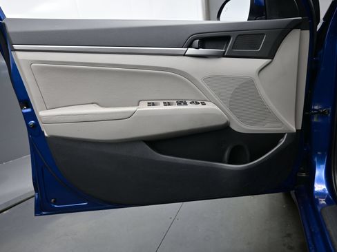 Used 2017 Hyundai Elantra Limited FWD image 9