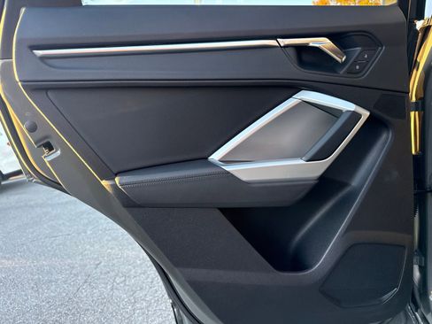 Used 2020 Audi Q3 2.0T Premium image 25