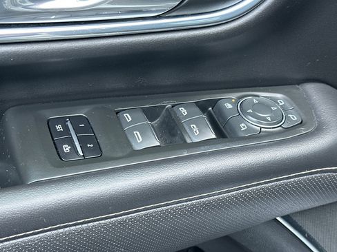 Used 2022 Chevrolet Suburban Premier image 12