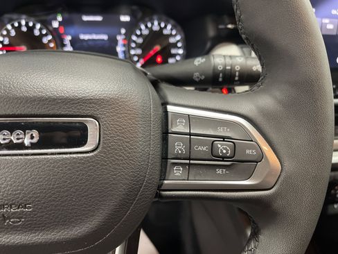 Used 2024 Jeep Compass Limited image 19