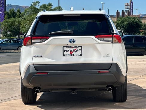 Used 2024 Toyota RAV4 LE AWD/4WD image 5