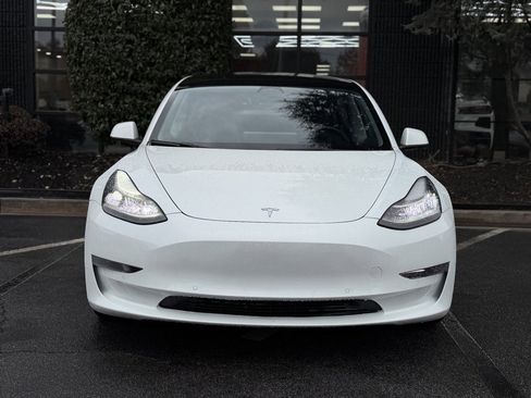 Used 2022 Tesla Model 3 Standard Range image 3