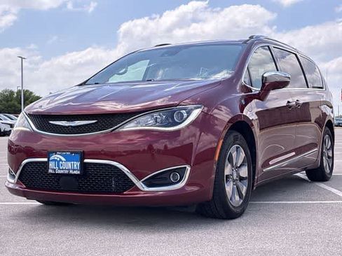 Used 2020 Chrysler Pacifica Limited w/ Advanced Safetytec Group FWD image 11