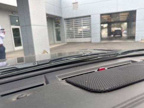 Used 2012 Land Rover Range Rover HSE image 11