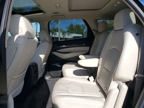 Used 2022 Buick Enclave Essence w/ Experience Buick Package image 12