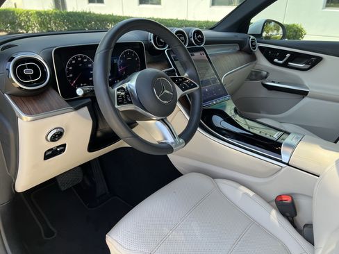 Used 2023 Mercedes-Benz GLC 300 image 17