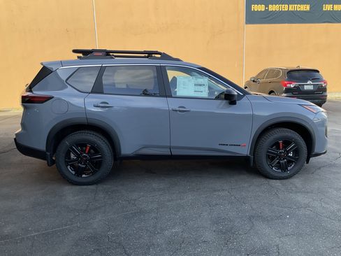 Used 2026 Nissan Rogue SV image 2