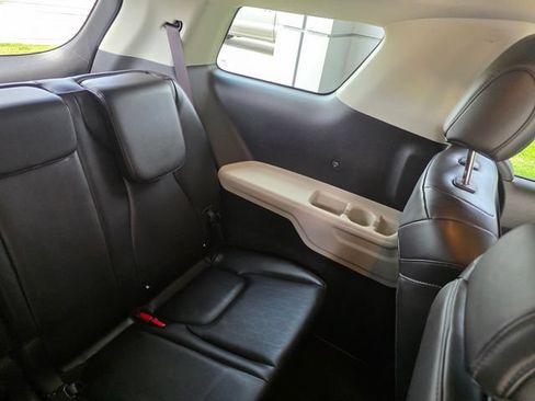 Used 2022 Kia Carnival LX FWD image 14