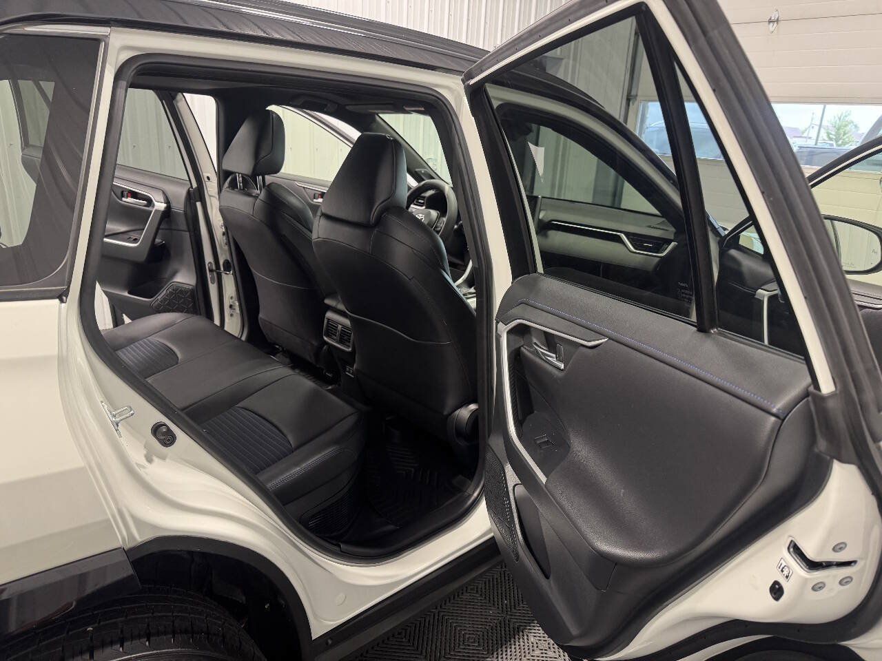 Used 2019 Toyota RAV4 XSE AWD/4WD image 23