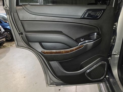 Used 2019 Chevrolet Tahoe 4WD w/ Enhanced Driver Alert Package image 17