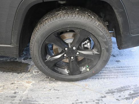 New 2025 Jeep Grand Cherokee L Limited image 10