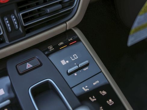 New 2026 Porsche Macan image 25