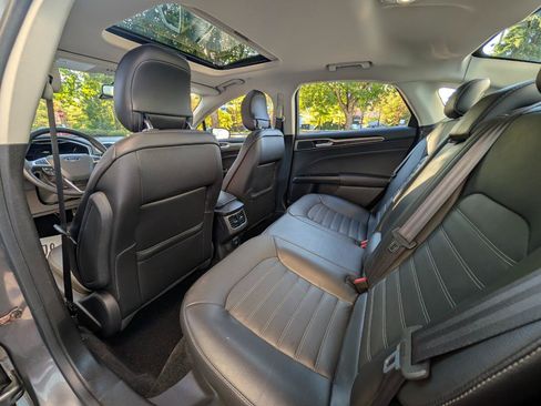Used 2014 Ford Fusion SE w/ Equipment Group 502A FWD image 8