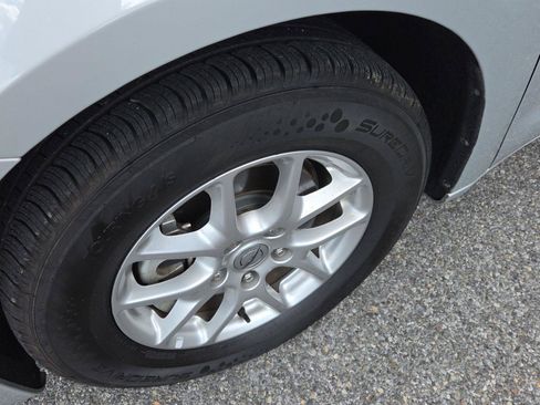 Used 2024 Chrysler Pacifica Touring-L FWD image 9