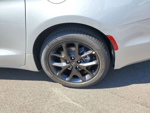 New 2026 Chrysler Pacifica Limited w/ S Appearance Package image 5