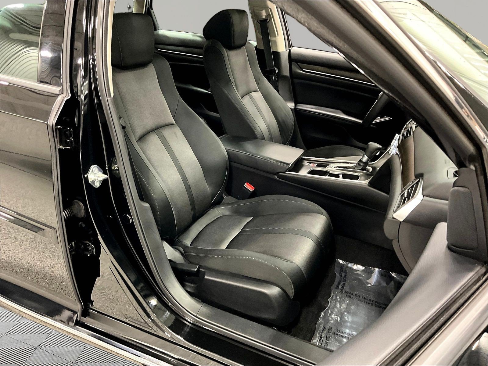 Used 2018 Honda Accord EX image 29