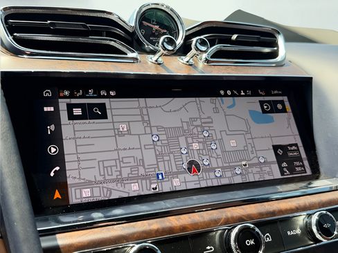 Used 2023 Bentley Bentayga AWD/4WD image 81