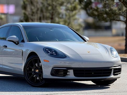Used 2018 Porsche Panamera 4S image 48
