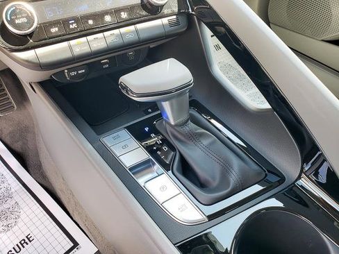New 2025 Hyundai Elantra SEL image 8
