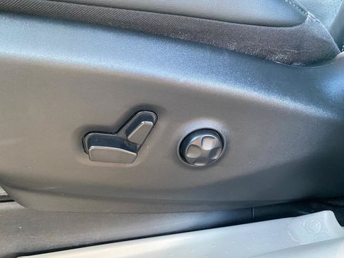 Used 2024 Chrysler Pacifica Limited FWD image 27