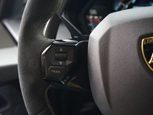 Used 2019 Lamborghini Aventador SVJ image 36