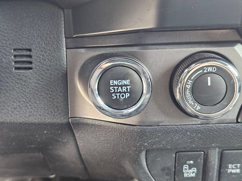 Used 2023 Toyota Tacoma TRD Off-Road w/ Technology Package AWD/4WD image 31