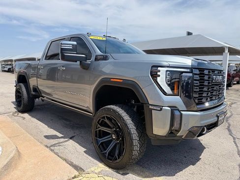 Used 2024 GMC Sierra 2500 Denali Ultimate AWD/4WD image 3