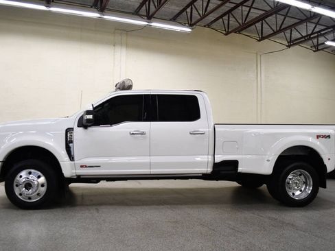 Used 2023 Ford F450 Limited w/ FX4 Off-Road Package AWD/4WD image 3