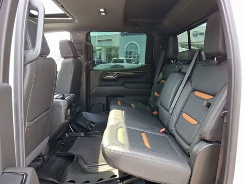 Used 2024 GMC Sierra 1500 AT4 w/ Technology Package AWD/4WD image 10
