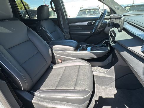 Used 2025 Buick Enclave Preferred w/ Super Cruise Package image 27