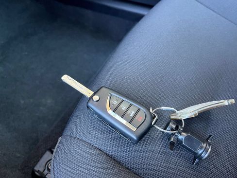 Used 2025 Toyota Corolla LE FWD image 21