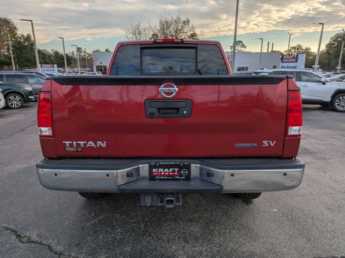 Used 2015 Nissan Titan SV w/ SV Value Truck Package image 5