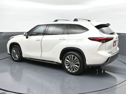 Certified 2021 Toyota Highlander Platinum image 26