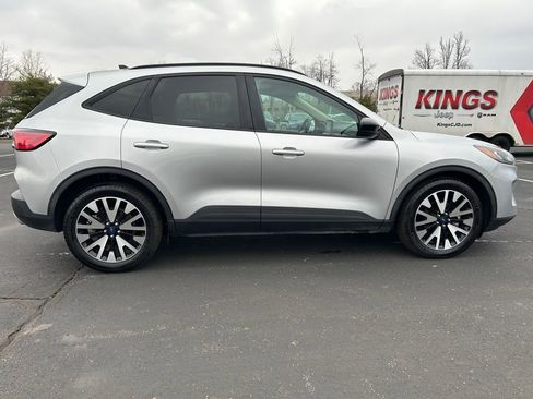 Used 2020 Ford Escape SE Sport image 10