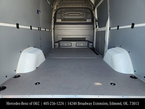 Used 2025 Mercedes-Benz Sprinter 2500 image 33