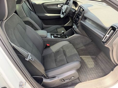 Certified 2023 Volvo C40 P8 Recharge Ultimate w/ Protection Package Premier image 14