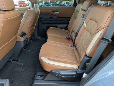 New 2026 Nissan Pathfinder Platinum image 29