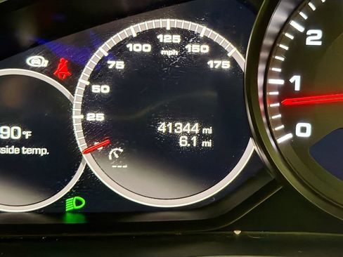 Used 2019 Porsche Cayenne AWD/4WD image 12