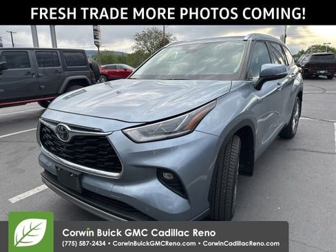 Used 2021 Toyota Highlander Platinum AWD/4WD image 1