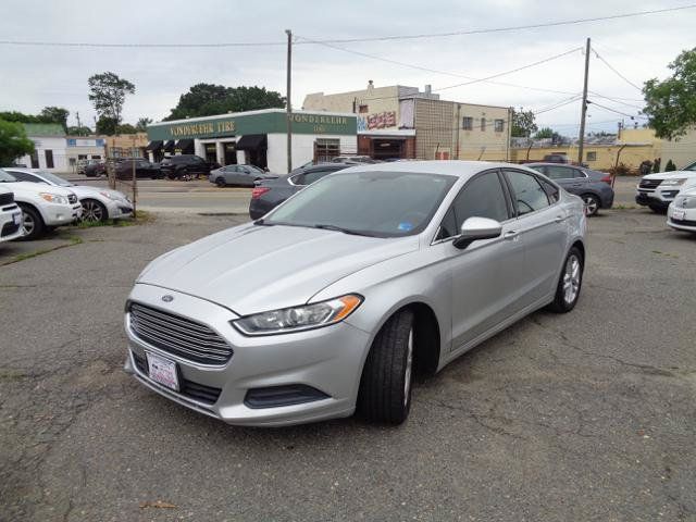 Used 2016 Ford Fusion SE FWD image 1