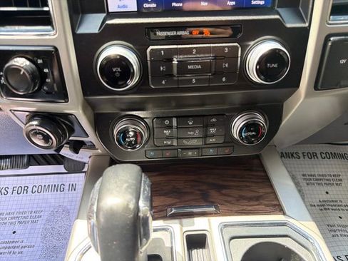 Used 2019 Ford F150 Lariat w/ Equipment Group 502A Luxury AWD/4WD image 19