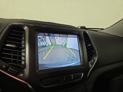 Used 2022 Jeep Cherokee Trailhawk w/ Comfort/Convenience Group image 18