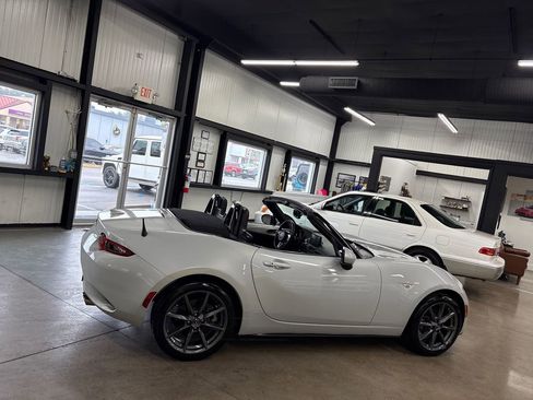Used 2016 MAZDA MX-5 Miata Grand Touring image 19