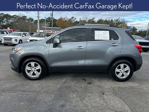 Used 2019 Chevrolet Trax LT w/ LT Convenience Package image 2