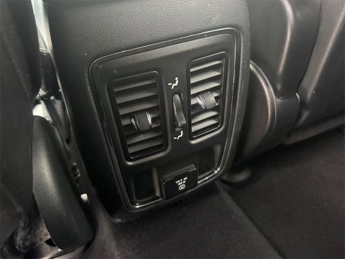 Used 2020 Jeep Grand Cherokee Altitude image 19