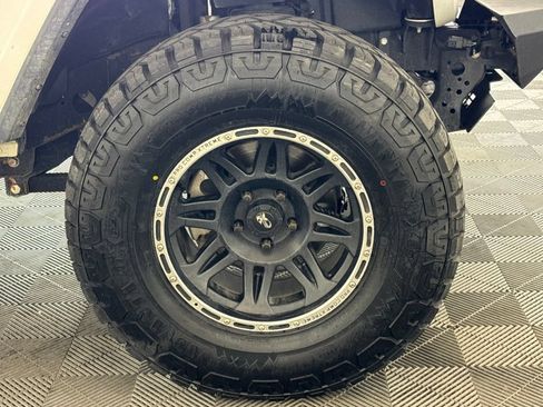 Used 2021 Jeep Wrangler Unlimited Sahara AWD/4WD image 13