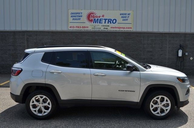 Used 2024 Jeep Compass Latitude AWD/4WD image 9