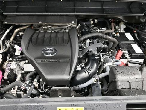 Used 2024 Toyota Highlander XLE image 25